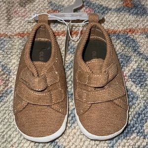 Shoes 12-18m.